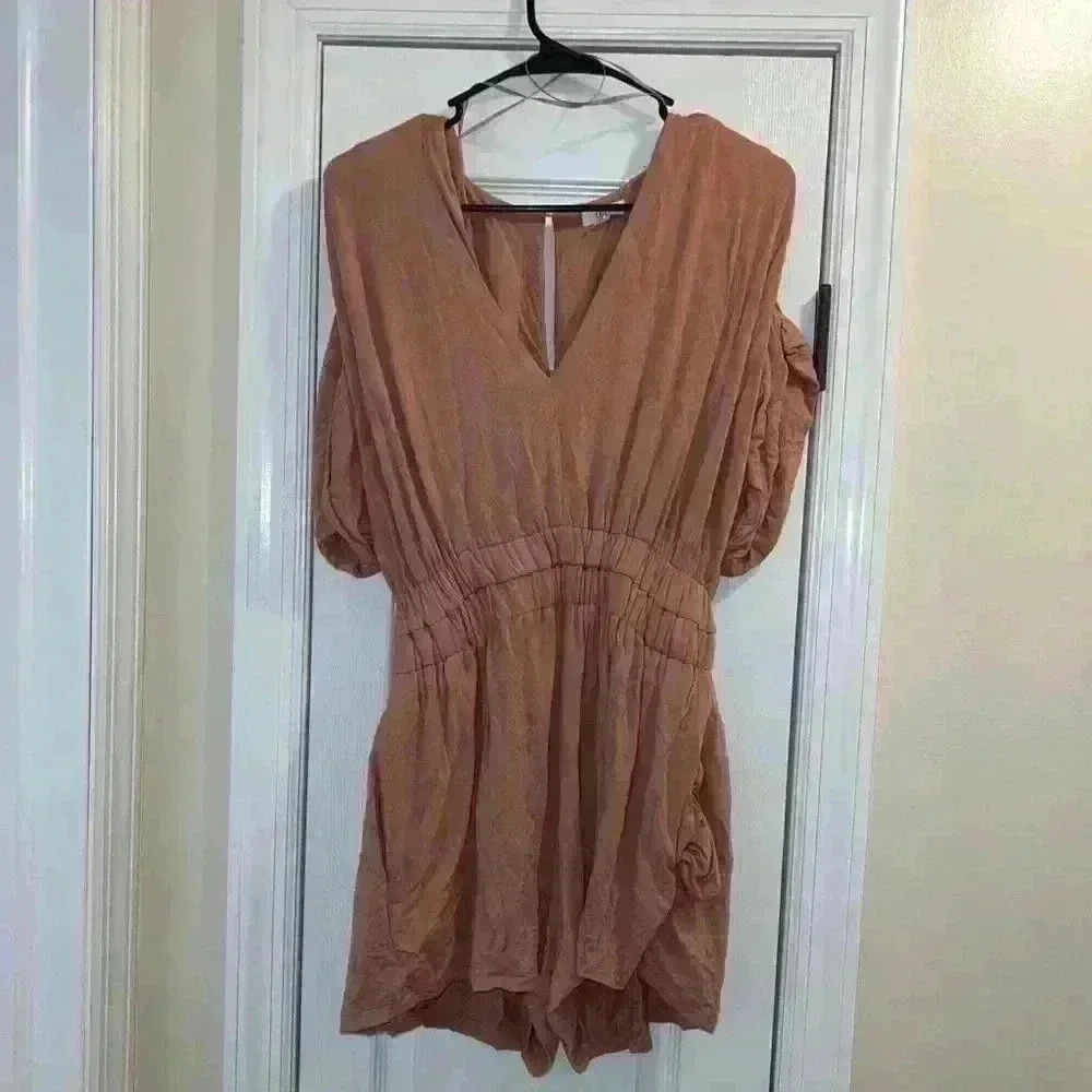 Urban Outfitters UO Lucca Women’s Romper Size Medium Mauve